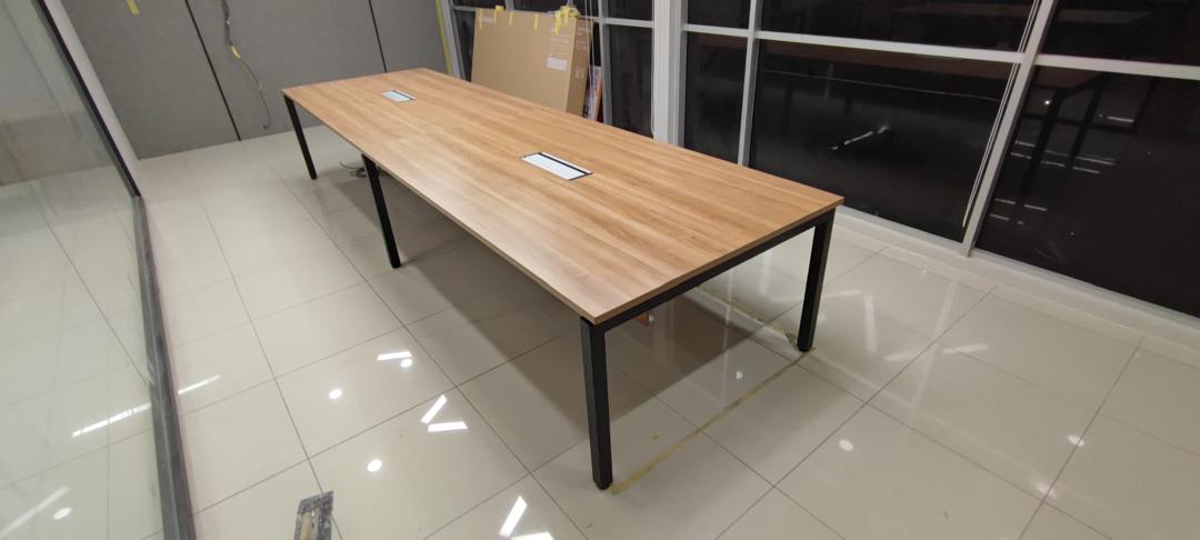 Conference/Meeting Table